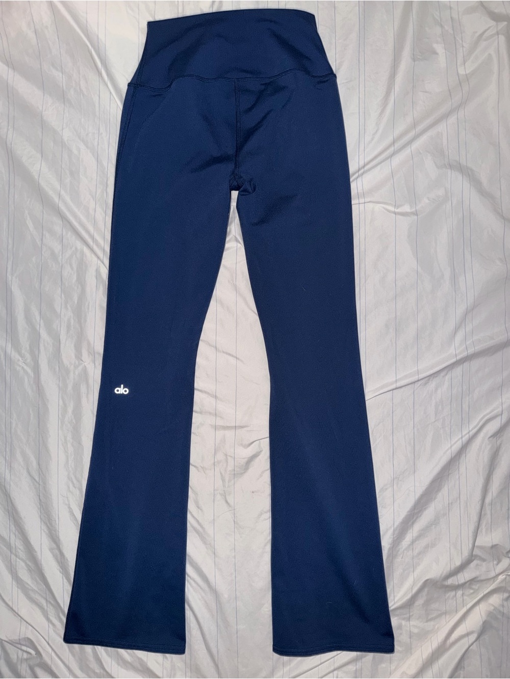 ALO Yoga Navy Accolade Crop Top &  Airbrush High Waist Bootcut Legging Set Small - Picture 9 of 16